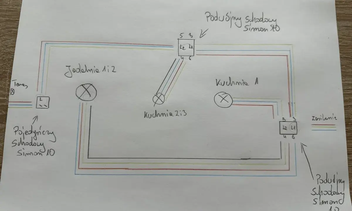 Schemat podłączenia włącznik schodowy podwójny Simon 10. Pokazuje połączenia dla oświetlenia w kuchni i jadalni.
