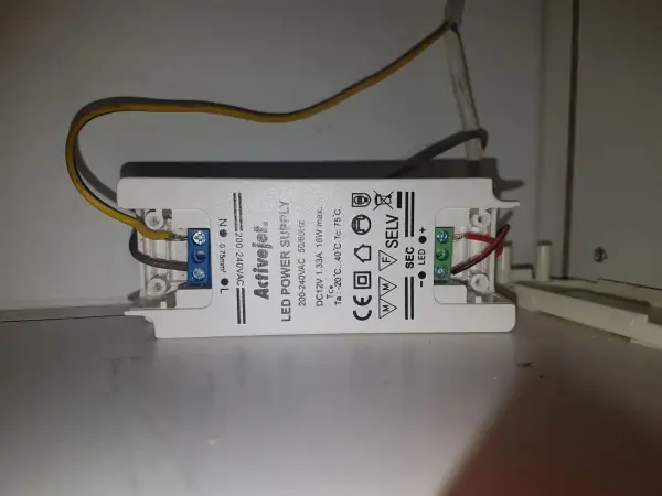 Zasilacz LED Activejet. Migające diody mogą być spowodowane problemami z tym urządzeniem.