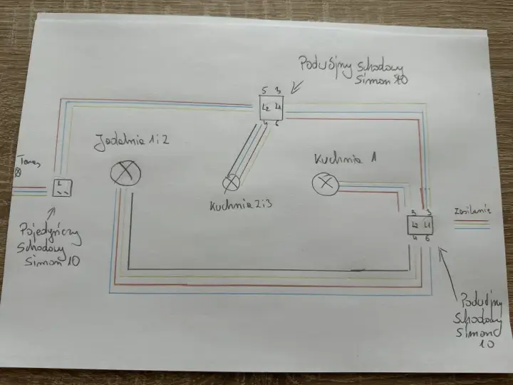 Schemat podłączenia włącznik schodowy podwójny Simon 10. Pokazuje połączenia dla oświetlenia w kuchni i jadalni.